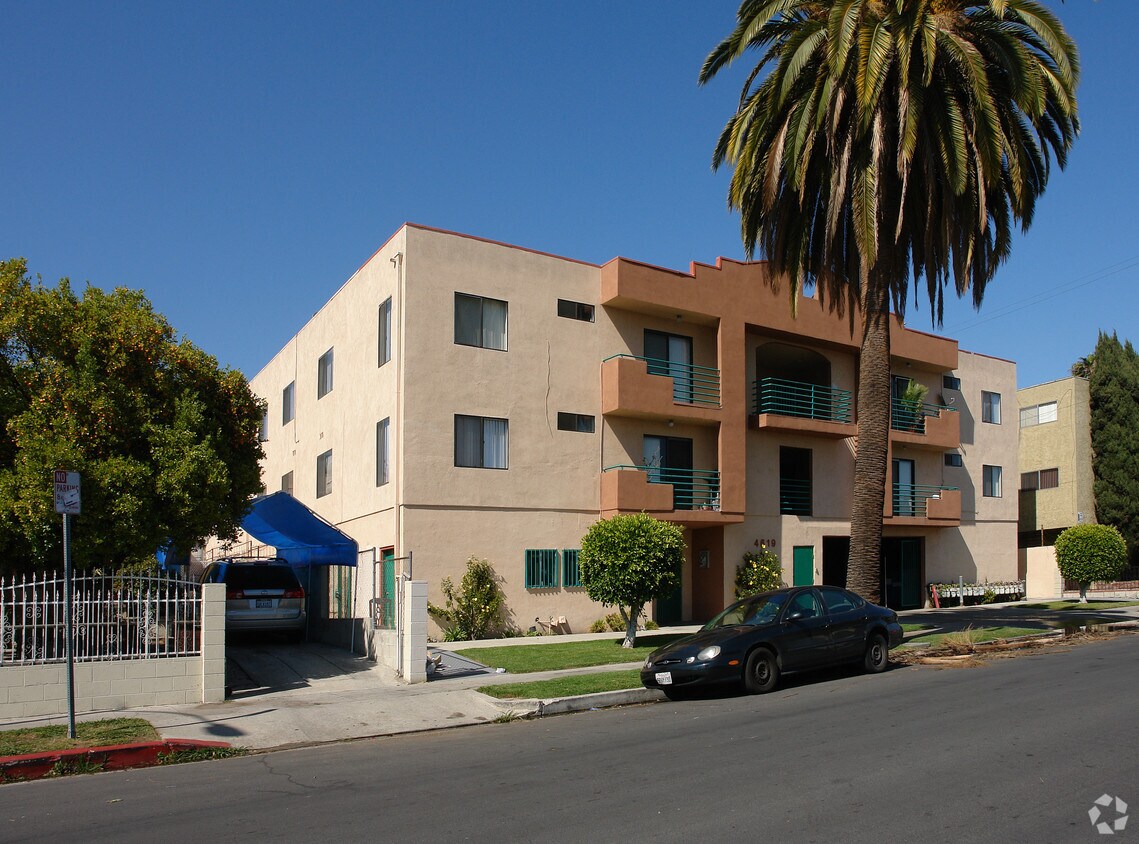 Primary Photo - 4619-4623 Rosewood Ave