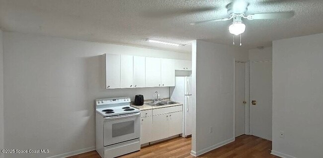 Foto del edificio - 1713 Dixon Blvd