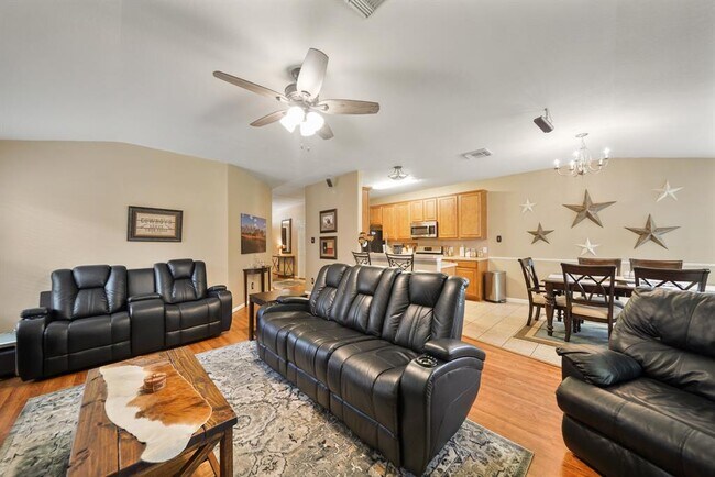 Foto del edificio - 6821 Arbor Hollow Ln