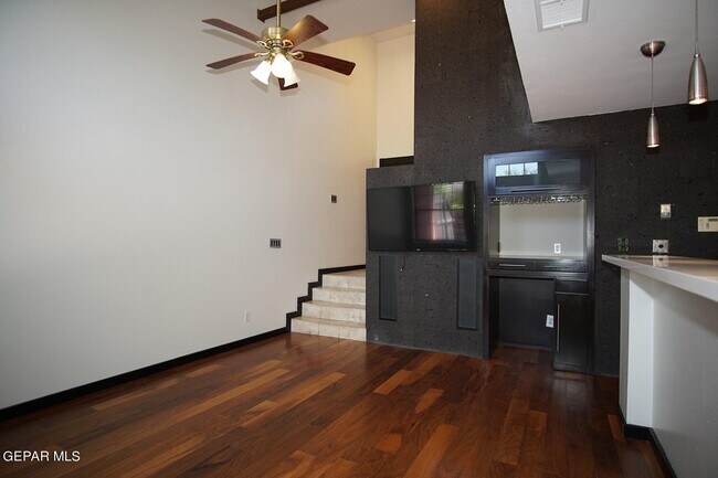 Building Photo - 18 Stratford Hall Cir