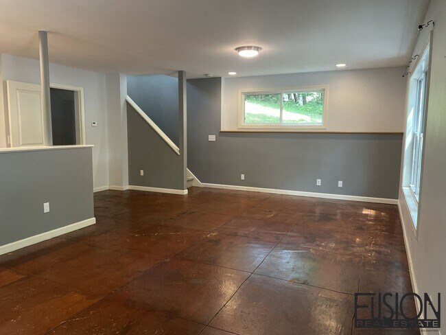 Foto del edificio - Peaceful Setback House in Essex Junction VT