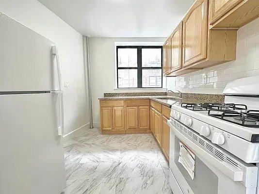 Building Photo - 1 bedroom in BRONX NY 10463