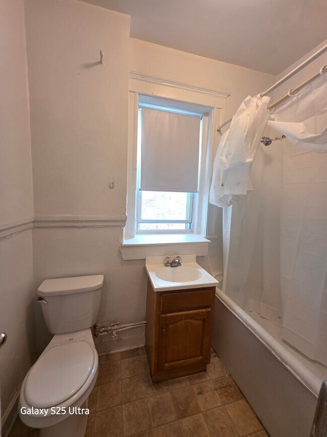 Building Photo - No Brokers Fee, No Security Deposit, Heat,...
