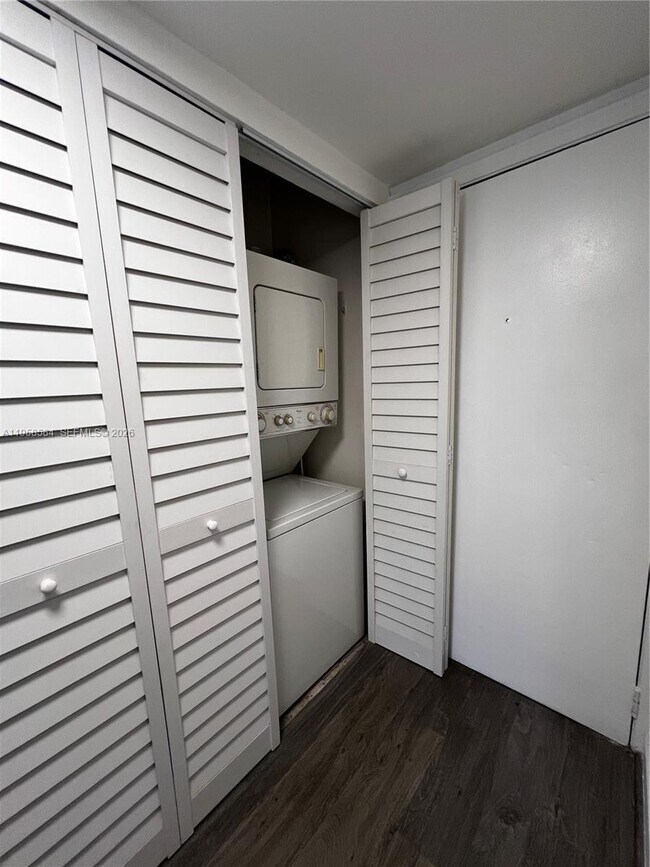 Building Photo - 158 NW 92nd Ave