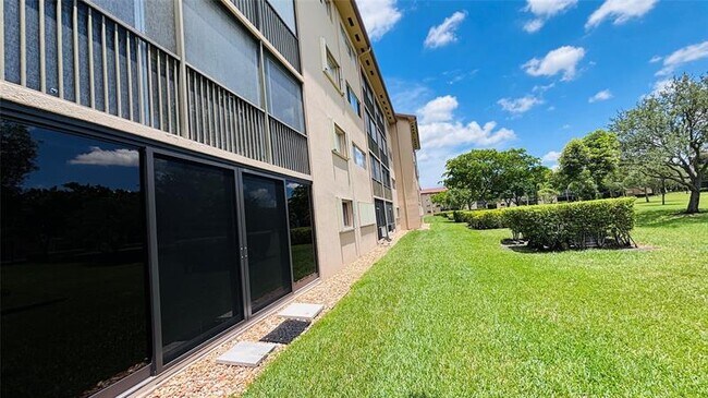 Building Photo - 12550 SW 15th St