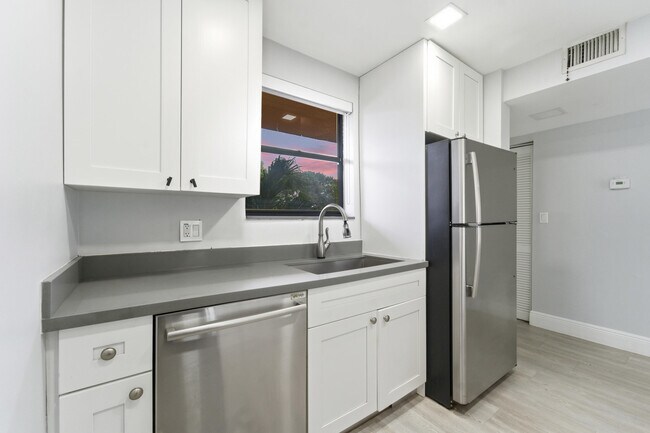 Foto del edificio - 11477 NW 39th Ct