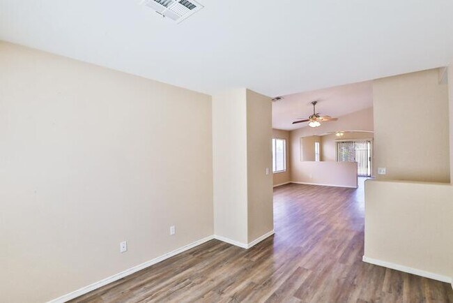 Foto del edificio - 14919 N 149th Dr