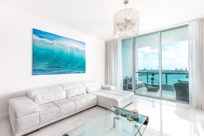 Building Photo - 900 Biscayne Blvd