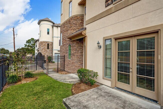 Building Photo - 11211 Mattina Dr