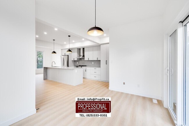 Photo du bâtiment - 15813-15898 98 Ave NW
