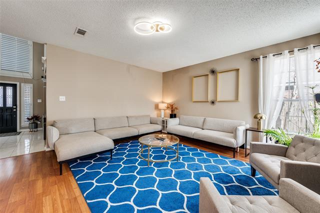 Foto del edificio - 2106 Hunter Pl Ln