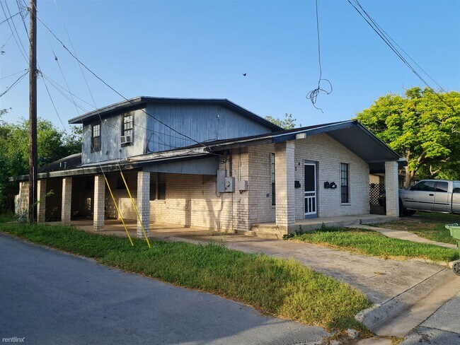 Building Photo - 2 br, 1 bath Triplex - 124 W 14th St TRIPLEX