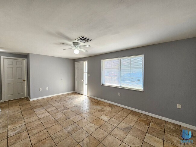 Building Photo - 3 Bed | 1.5 Bath Home for Rent in Holiday Available Now!