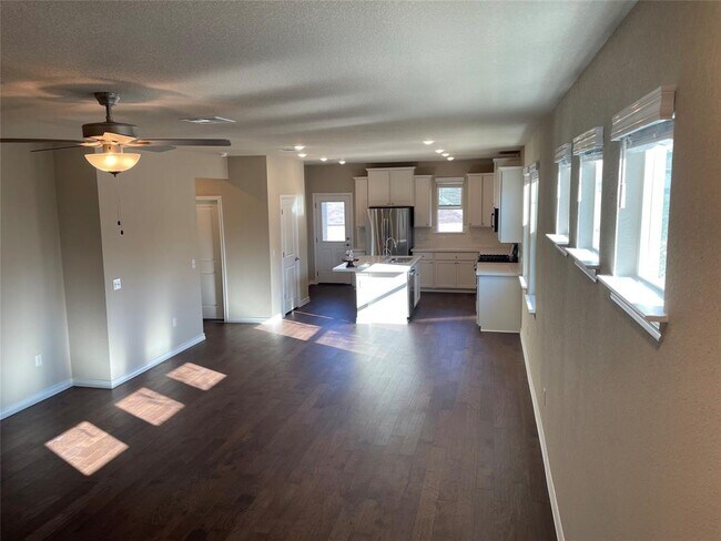 Foto del edificio - 5201 Dimesky Ln