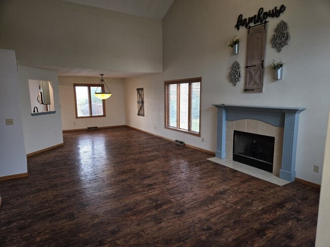 Building Photo - 535 Westfield Dr
