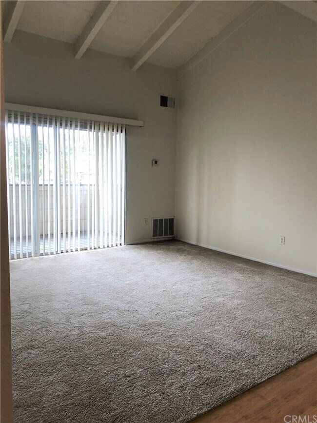 Foto del edificio - 6351 Riverside Dr