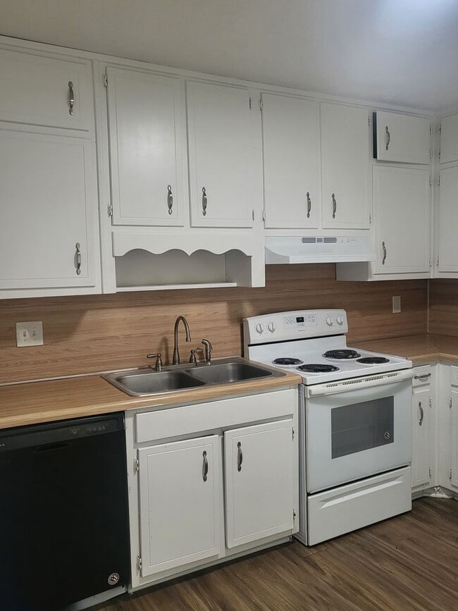 Photo - 3540 Southgate Way SE Apartment