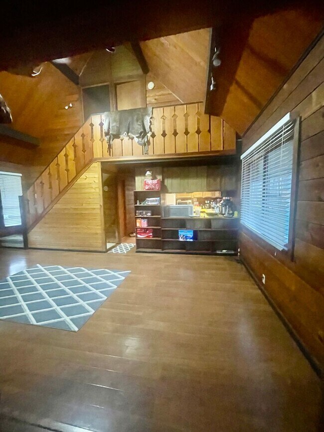 Foto del edificio - Serene Lakeside escape with direct lake ac...