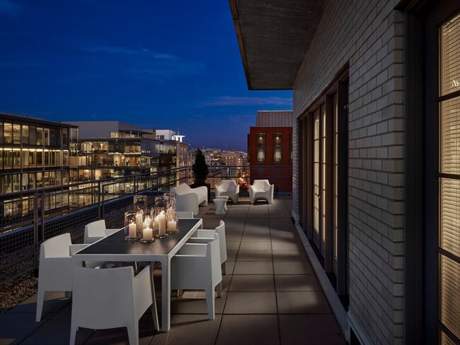 Building Photo - 701 18th St NW