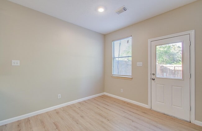 Foto del edificio - 17230 Oakwood Chase Dr