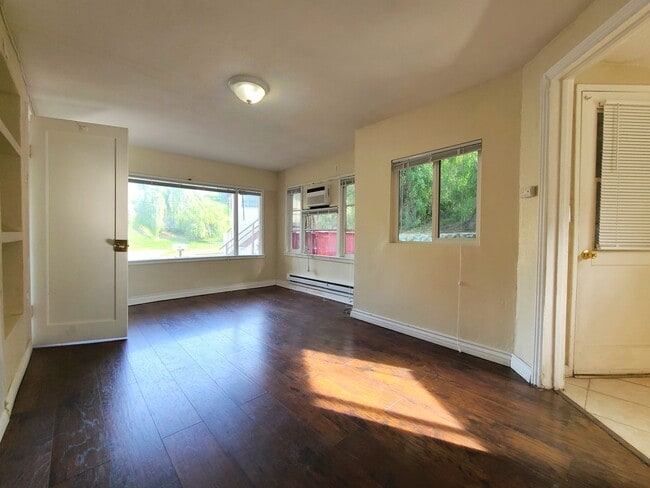 Building Photo - 11298 San Mateo Dr