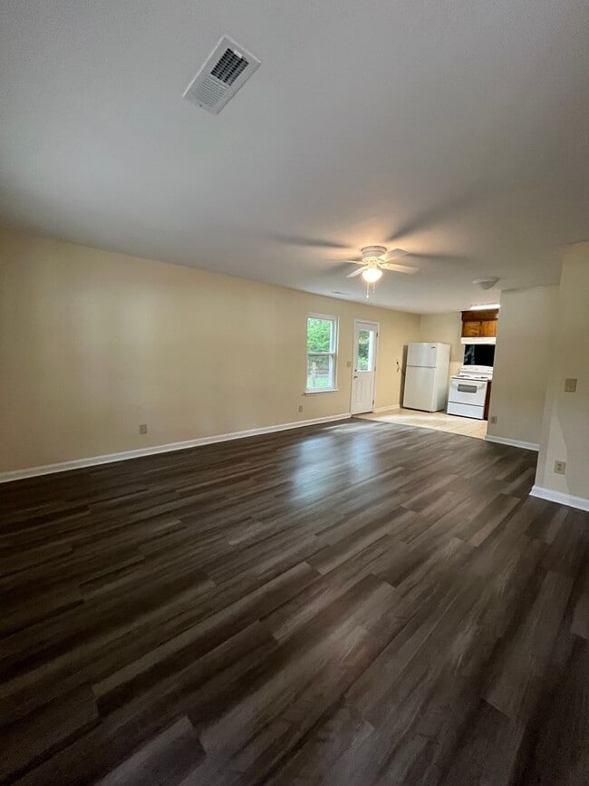 Building Photo - Renovated 2-bedroom, 2-bath duplex