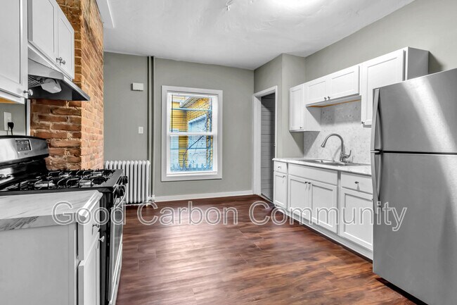 Foto del edificio - 135 Elmwood Ave