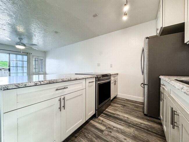 Building Photo - Pet Friendly Makakilo Condo with A/C