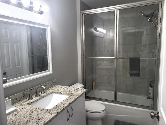 Photo - 511 W Pine St House