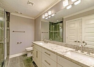 Building Photo - 3318 N Braeswood Blvd