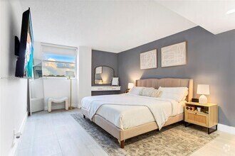 Building Photo - 2821 N Miami Beach Blvd