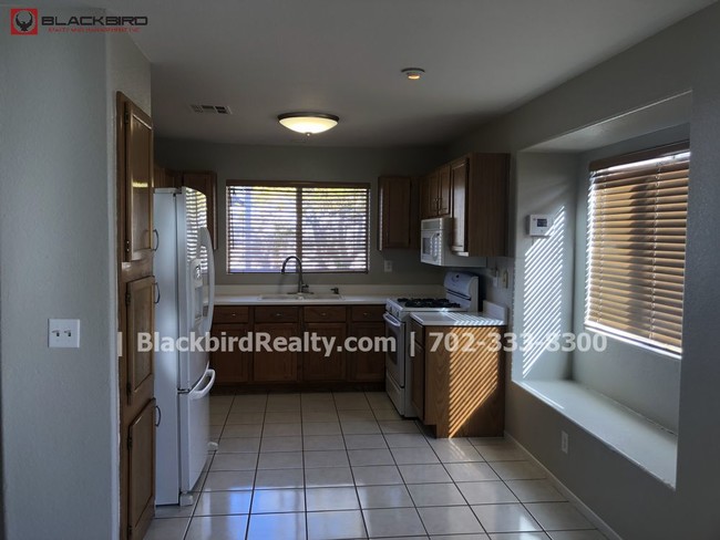 Building Photo - Four Bedroom Two Story House with RV Parking