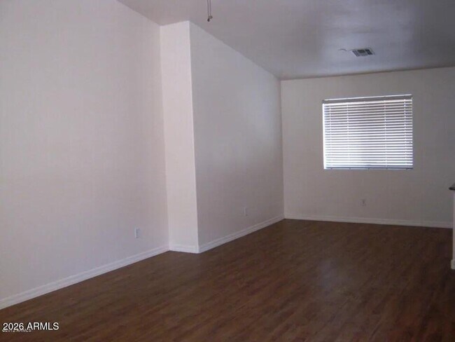 Foto del edificio - 43283 W Cowpath Rd
