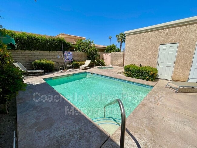 Foto del edificio - 74475 Driftwood Dr