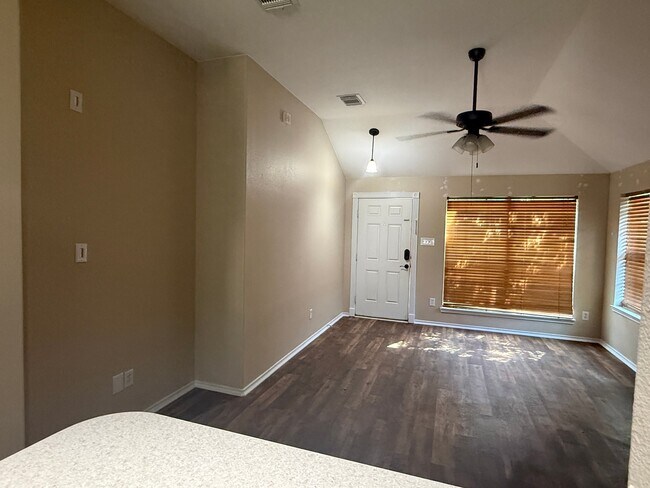 Foto del edificio - 16210 Coral Bay St