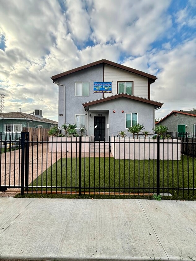 Foto principal - 214 E 97th St