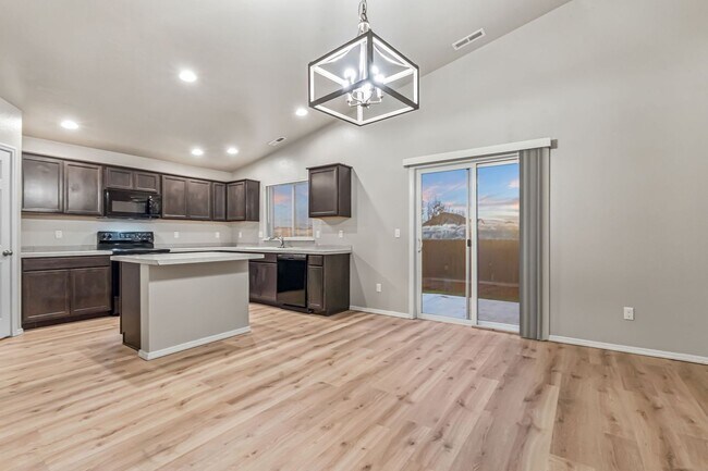Foto del edificio - Spacious 4bd/2ba, Single Level Home in Qui...