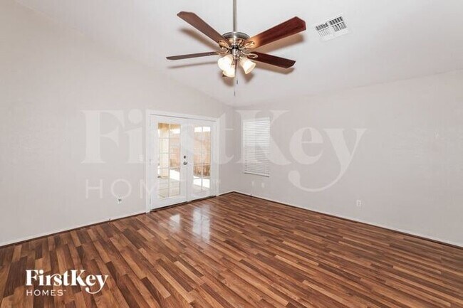 Foto del edificio - 12408 W Woodland Ave