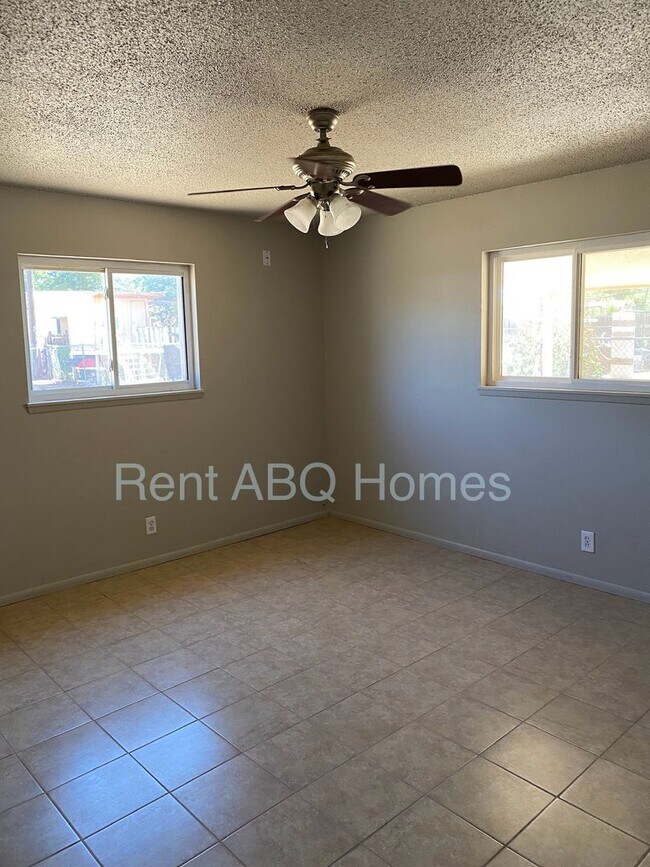 Foto del edificio - 3 Bed, 2 Bath Family Home in Highland School District