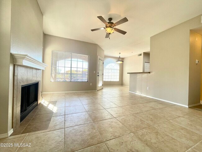 Foto del edificio - 1500 E Pusch Wilderness Dr