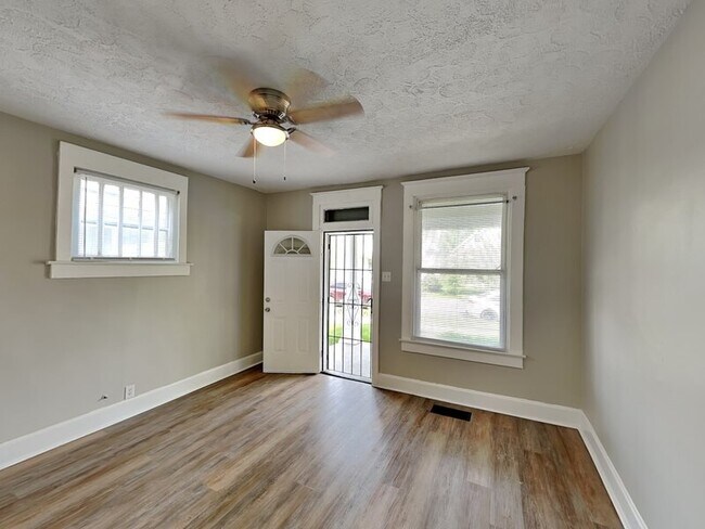 Foto del edificio - 336 N Holmes Ave