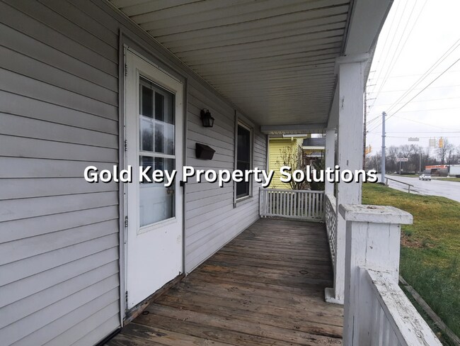 Building Photo - Cute and Cozy 2 BR 1 BA House with Carport...