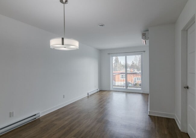 Photo du bâtiment - 1800 Rue Victoria
