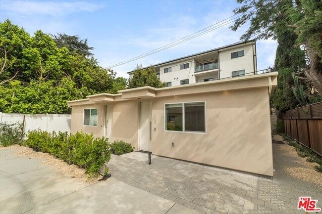 Building Photo - 11023 Blix St
