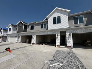 Building Photo - 729 W 725 N