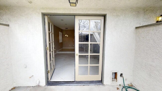 Building Photo - 932 W Arrow Hwy