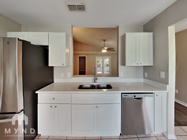 Building Photo - 4830 Fort Dodge St