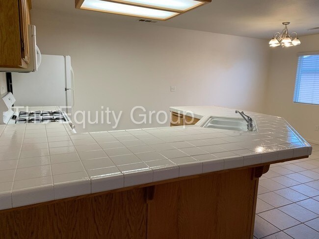 Foto del edificio - 2521 W Lark Ave