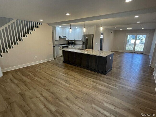 Building Photo - 8060 Marshalsea St