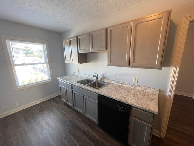 Building Photo - 4139 S Dixie Dr